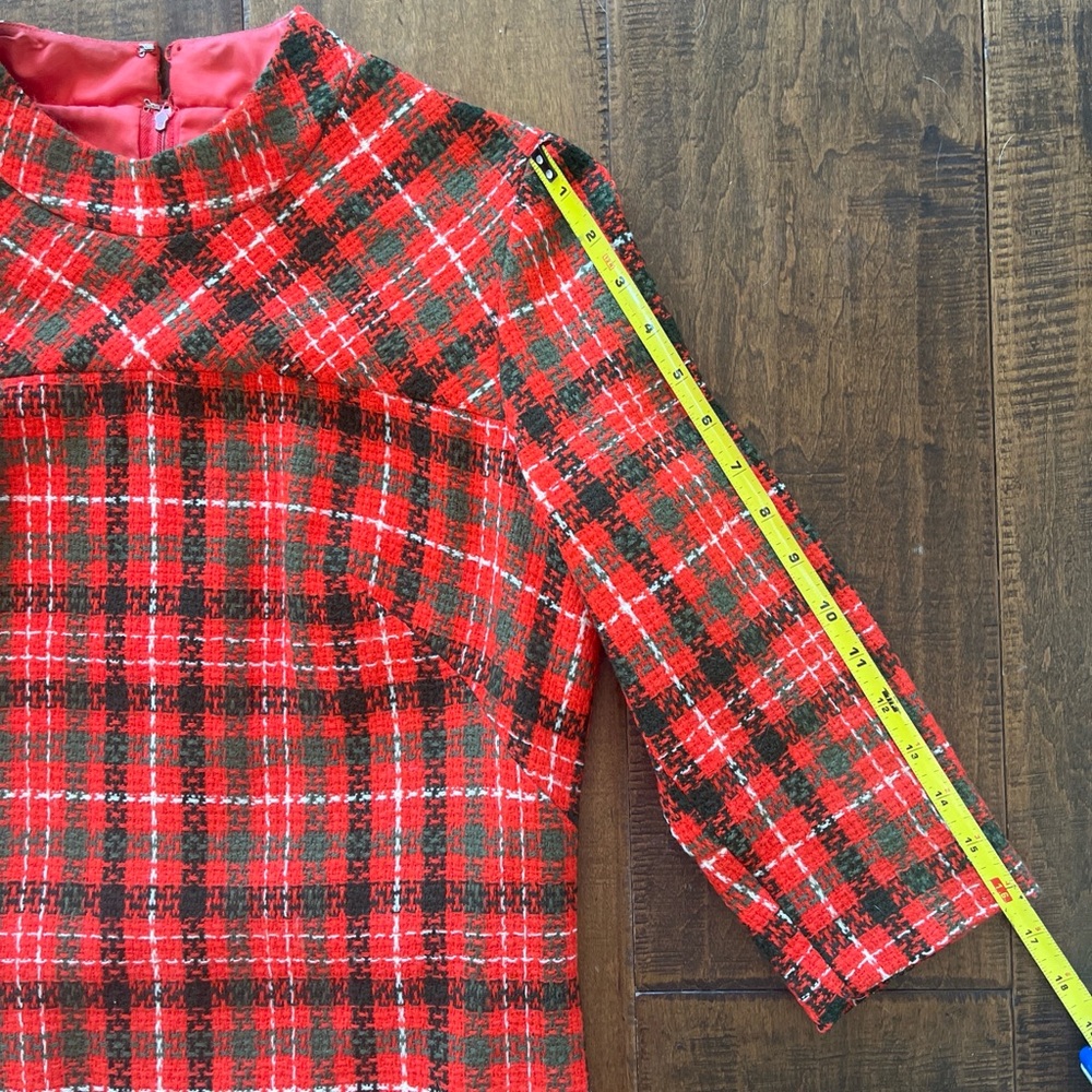 Adorable vintage red plaid wool midi dress with 3/4 sleeves, zipper back. - Picture 3 of 7